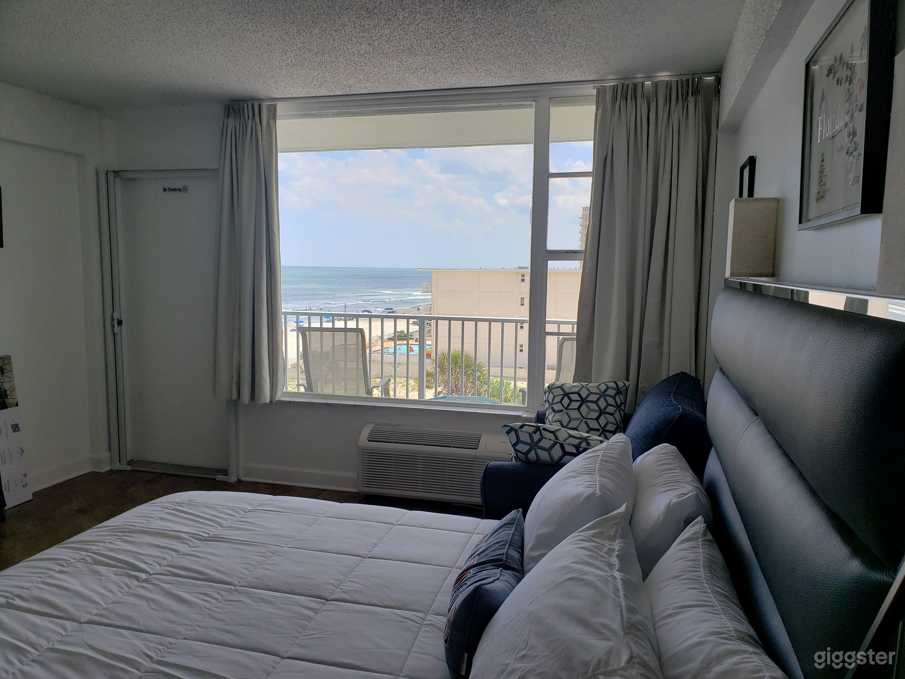 Oceanview Bedroom Studio, Balcony, Film & Photoshoot Ready Photo 1