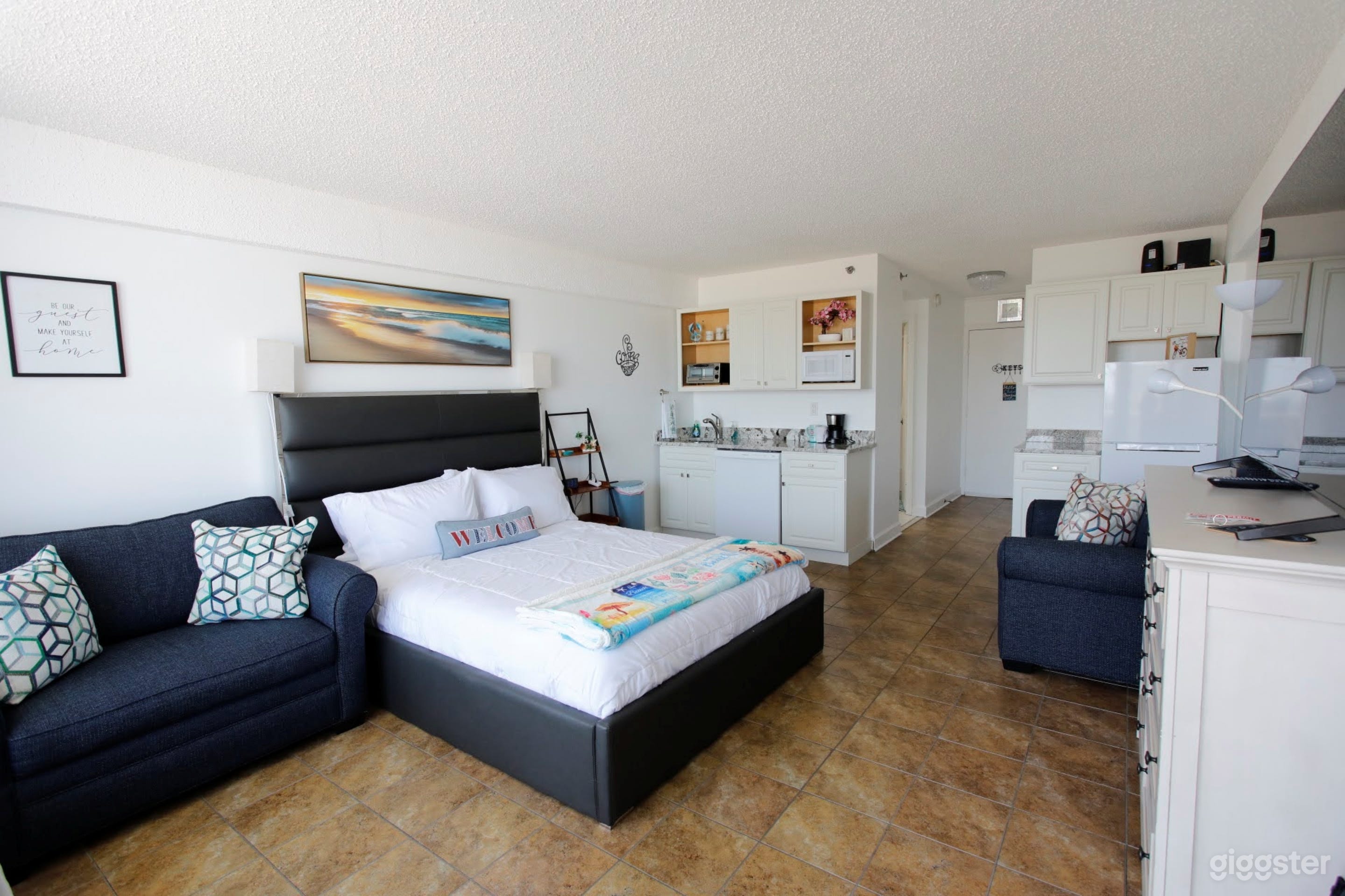 Oceanview Bedroom Studio, Balcony, Film & Photoshoot Ready Photo 4