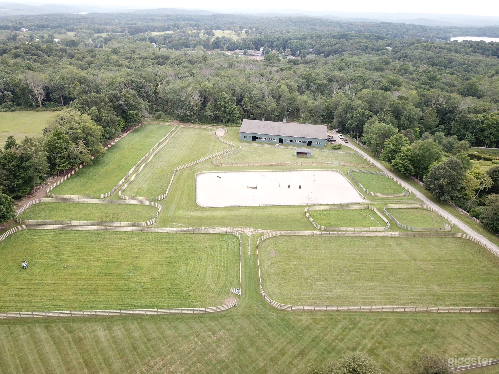 Riding arena in Equestrian Estate Photo 4