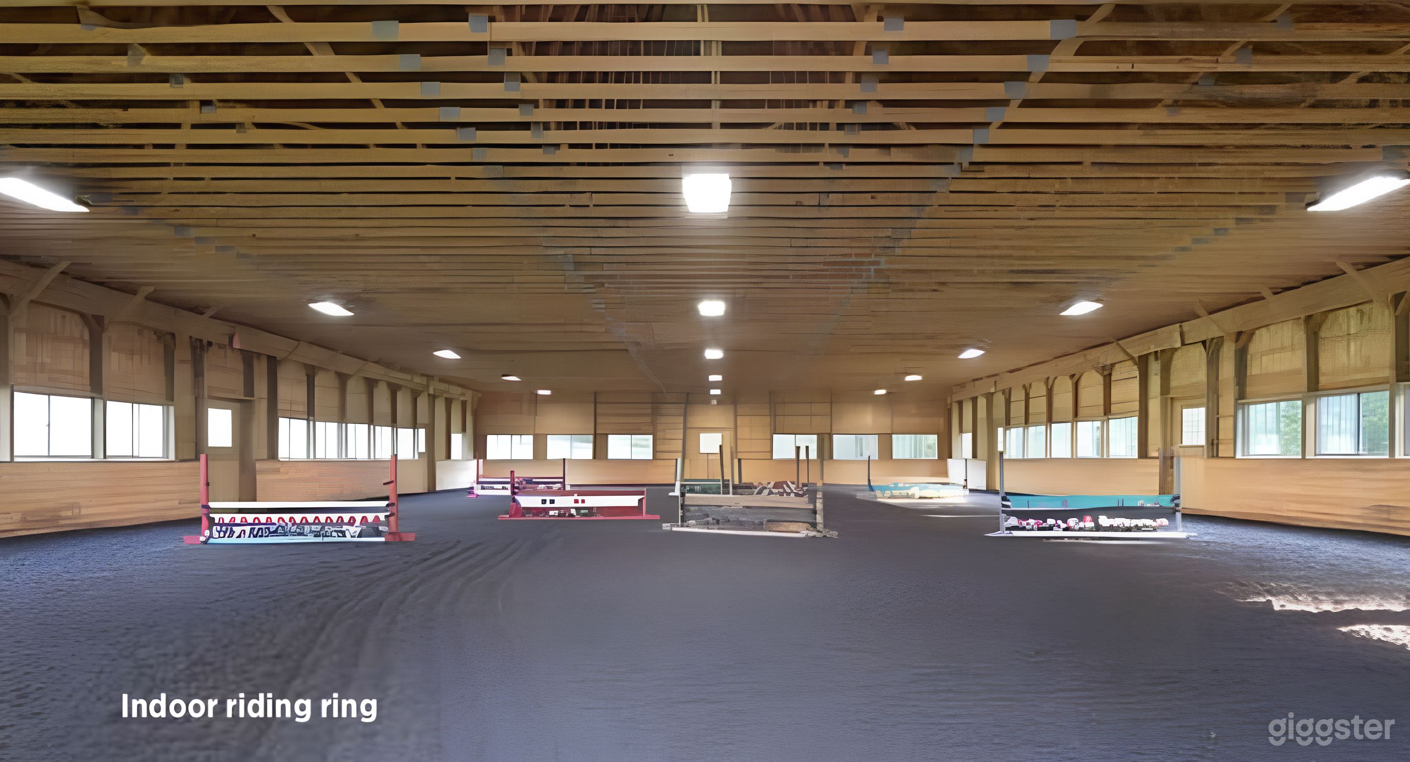 Riding arena in Equestrian Estate Photo 2