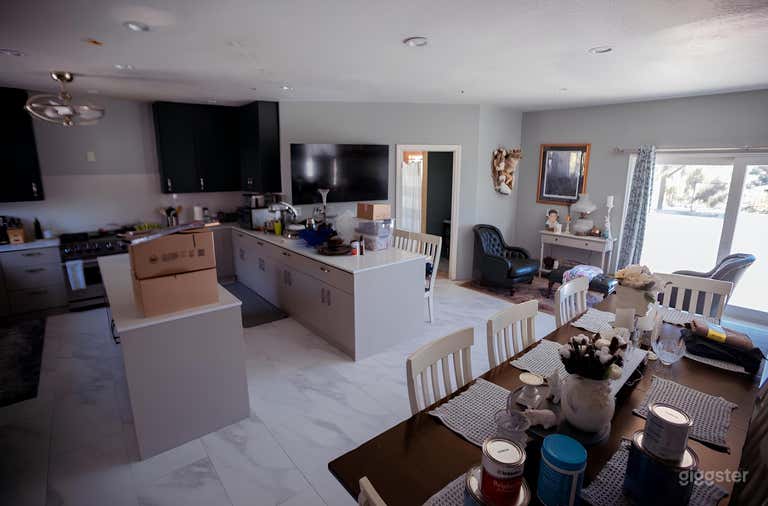  Modern House in the heart of a 500 acres Ranch 