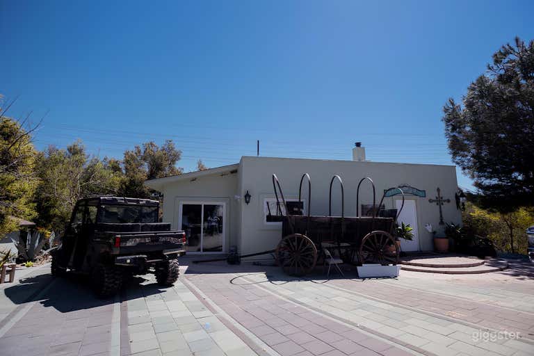  Modern House in the heart of a 500 acres Ranch 
