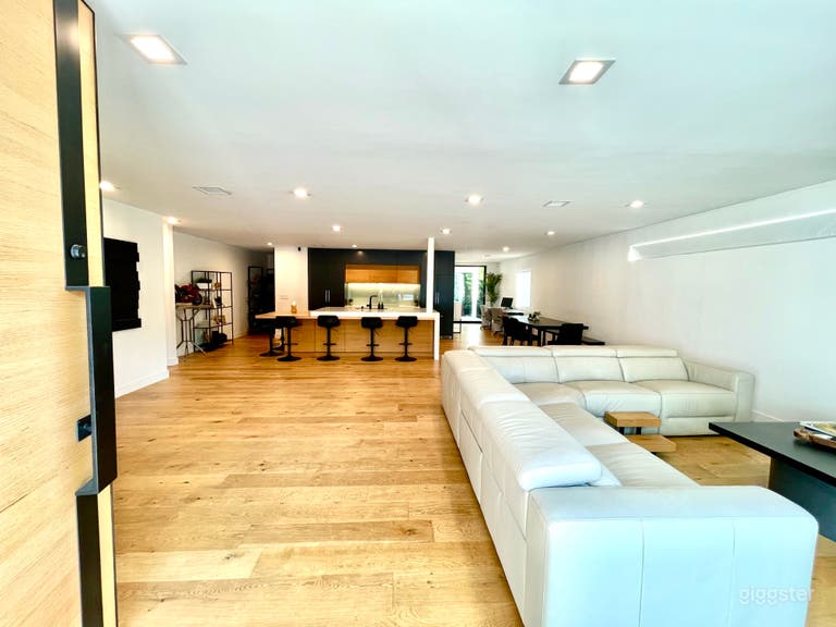  Contemporary Family Home Just Renovated 