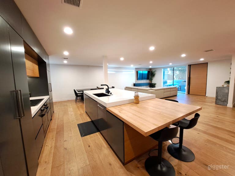  Contemporary Family Home Just Renovated 