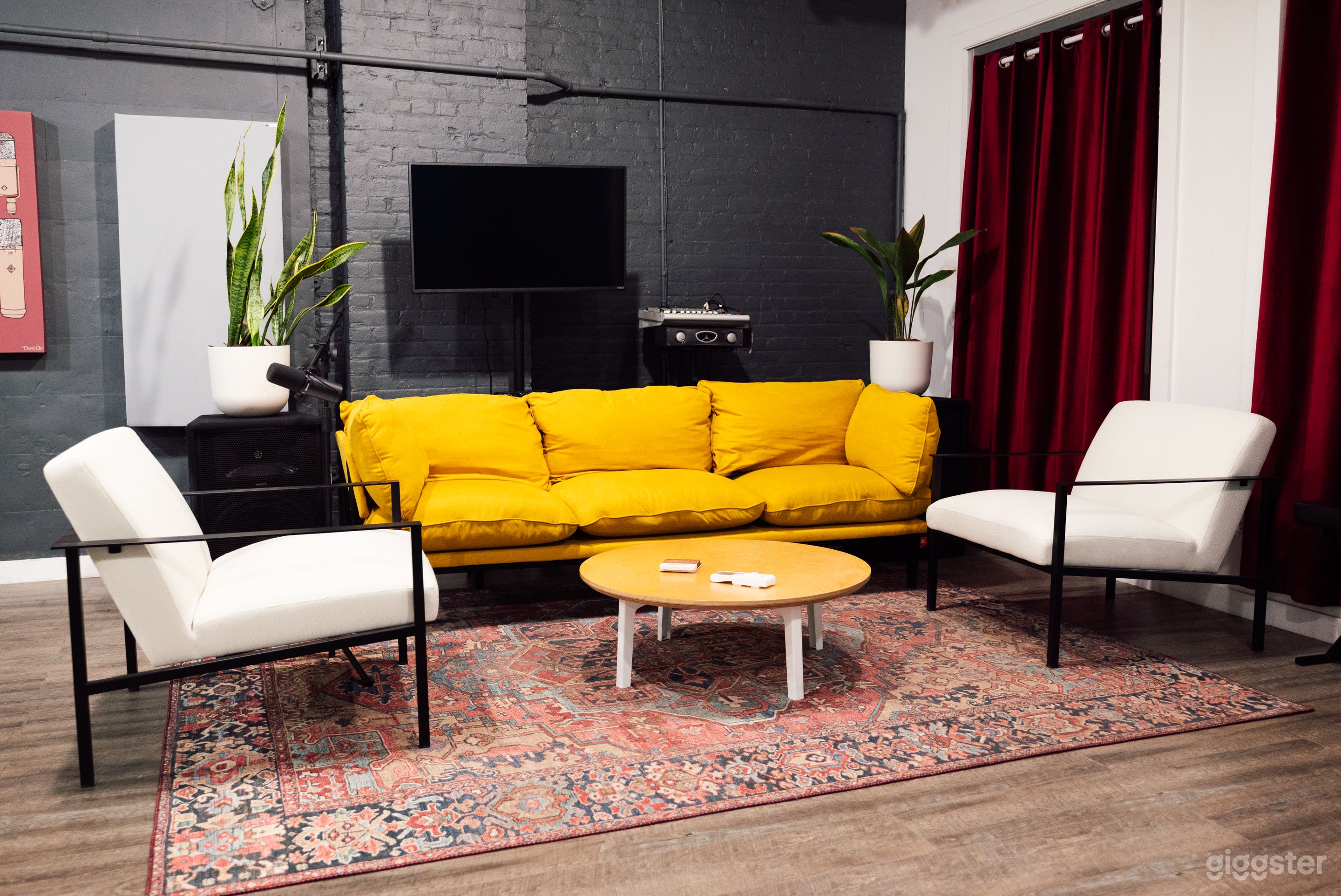 Sunlit Loft Studio with view of the Bridge! Photo 1