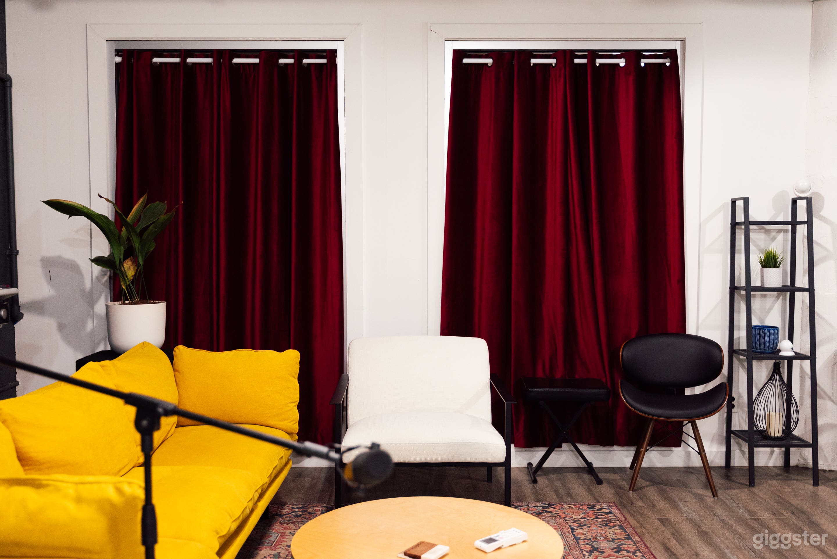 Sunlit Loft Studio with view of the Bridge! Photo 3