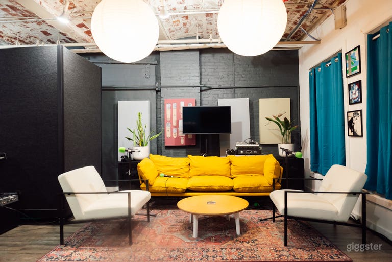  Sunlit Loft Studio with view of the Bridge! 