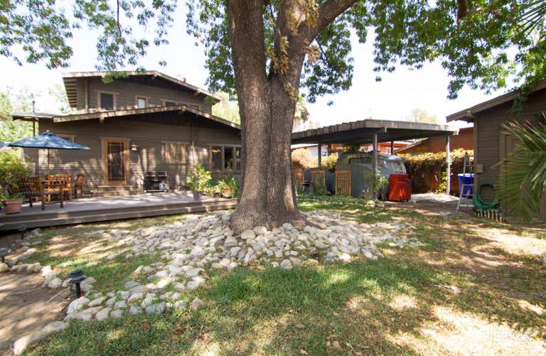  Classic 1914 California Bungalow Backyard 