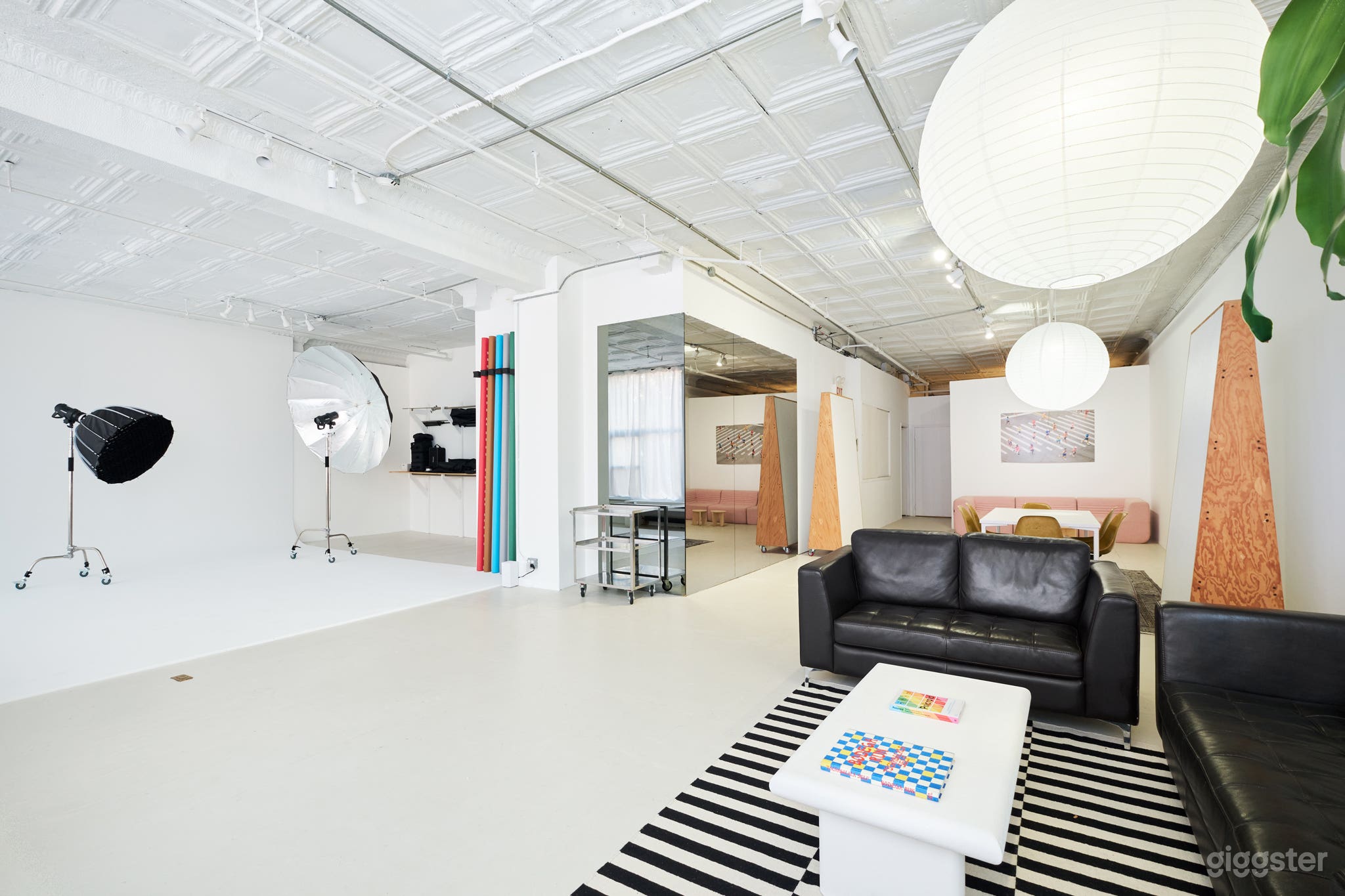 Stylish 1500sf Loft w/ Cyc Wall + Kitchen and Bath Photo 1