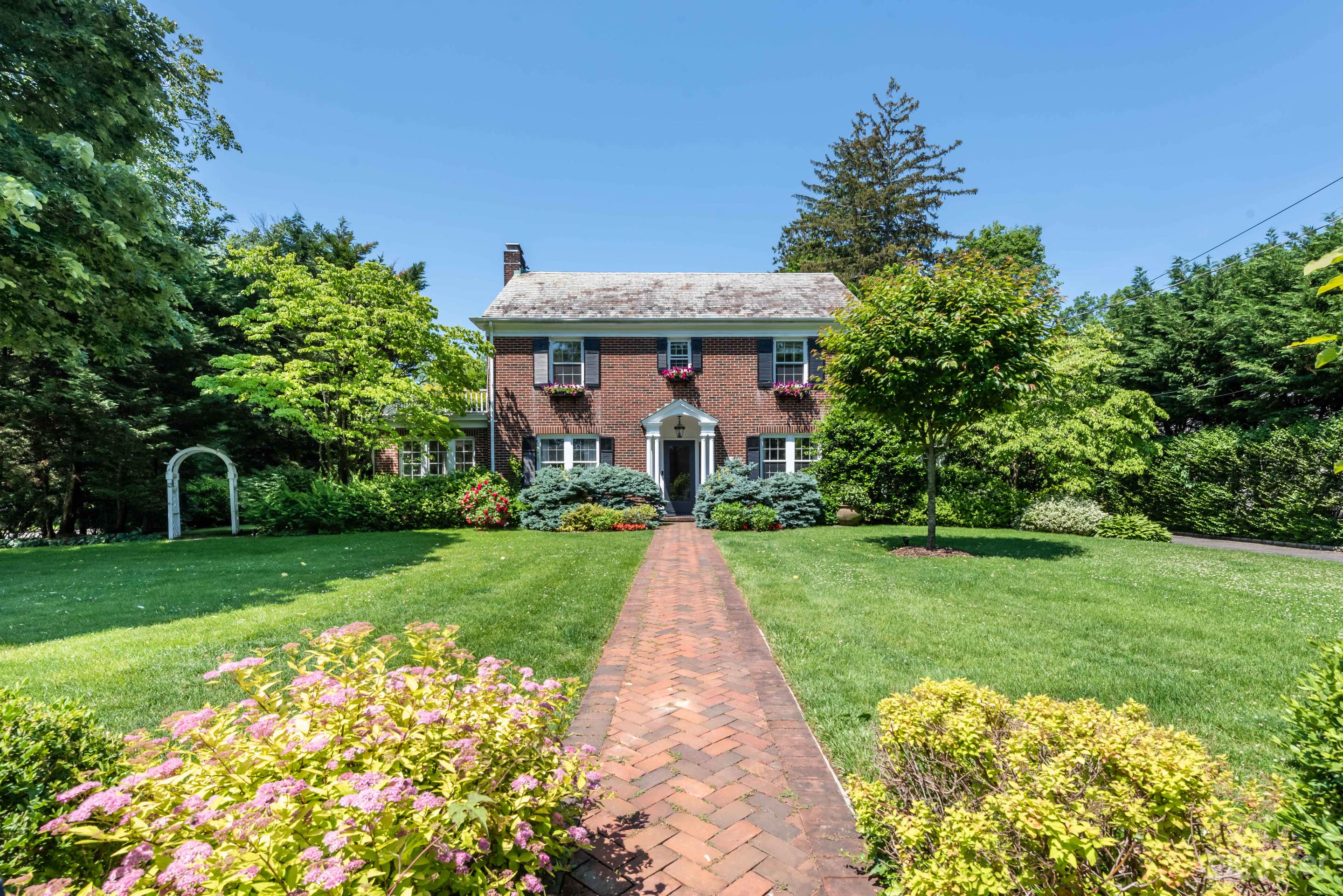 Beautiful Plandome Home  Photo 1