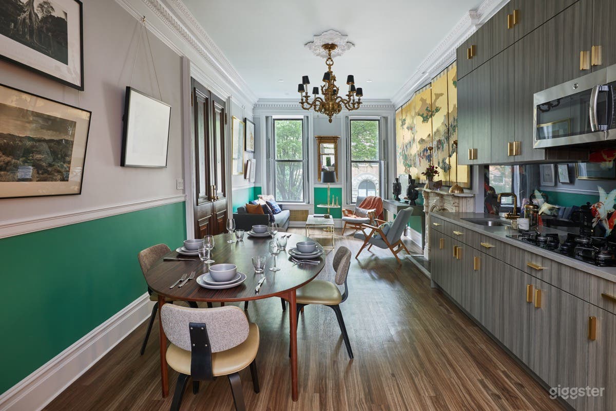 Colorful, stylish Bed Stuy Brownstone Photo 2