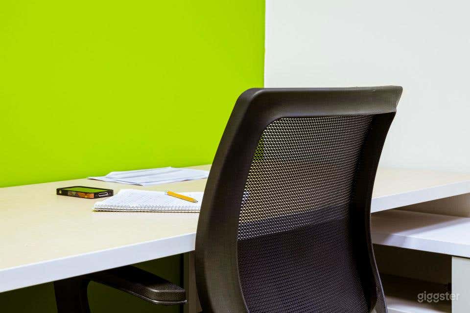 Quiet Conference Room in Ravenswood Photo 2