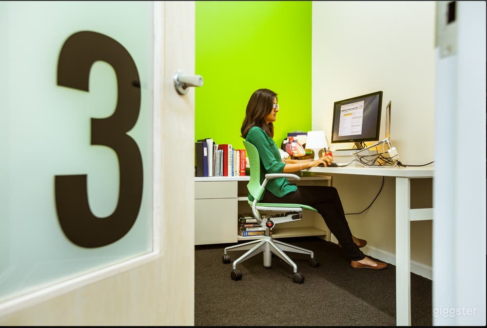 Quiet Conference Room in Ravenswood Photo 3