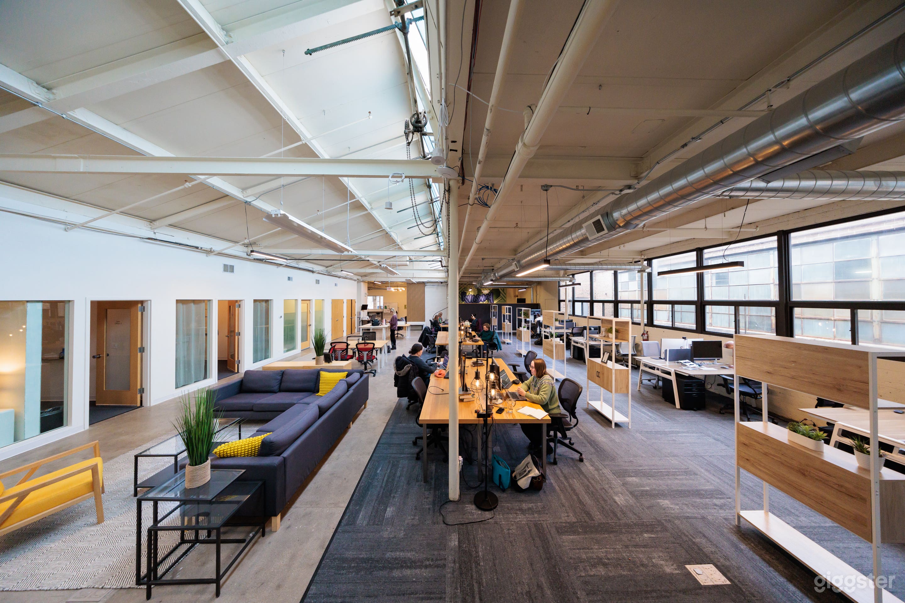 Quiet Conference Room in Ravenswood Photo 1