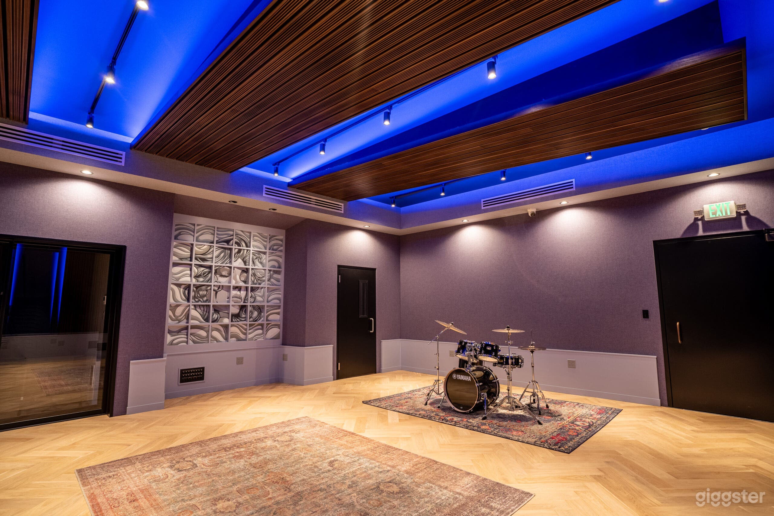 MELODY ROOM A Photo 1