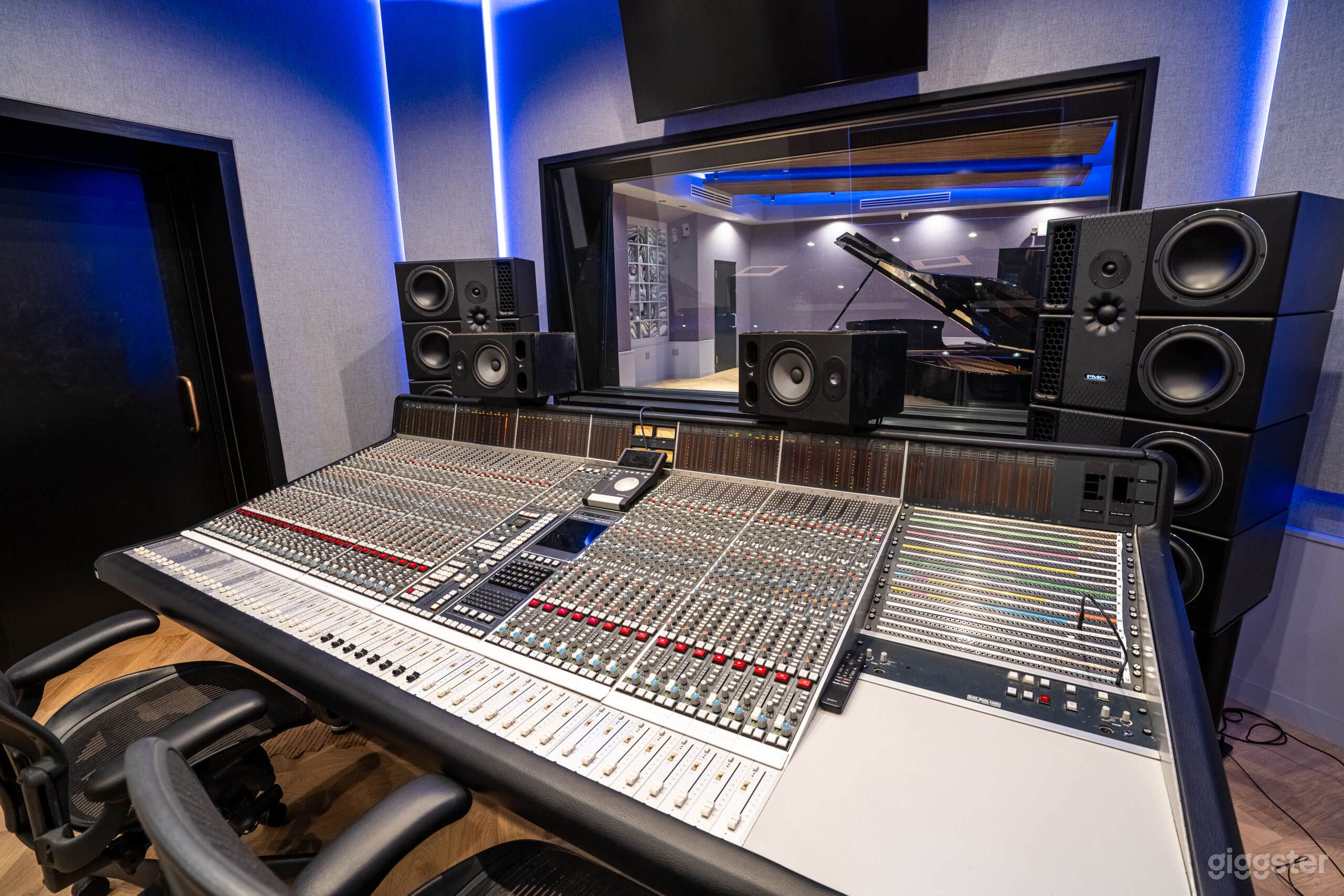 MELODY ROOM A Photo 3