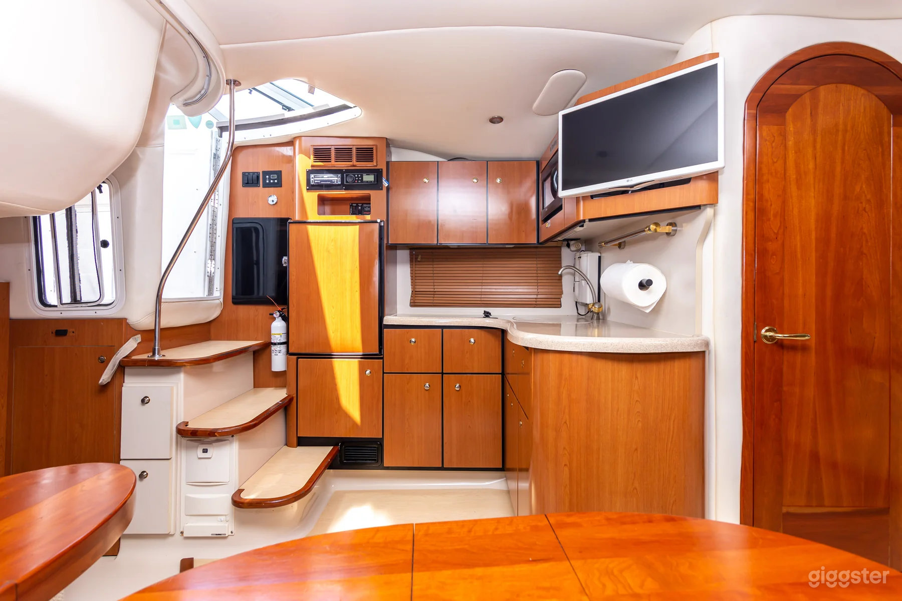 FOUR WINNS | 42’ YACHT Photo 4