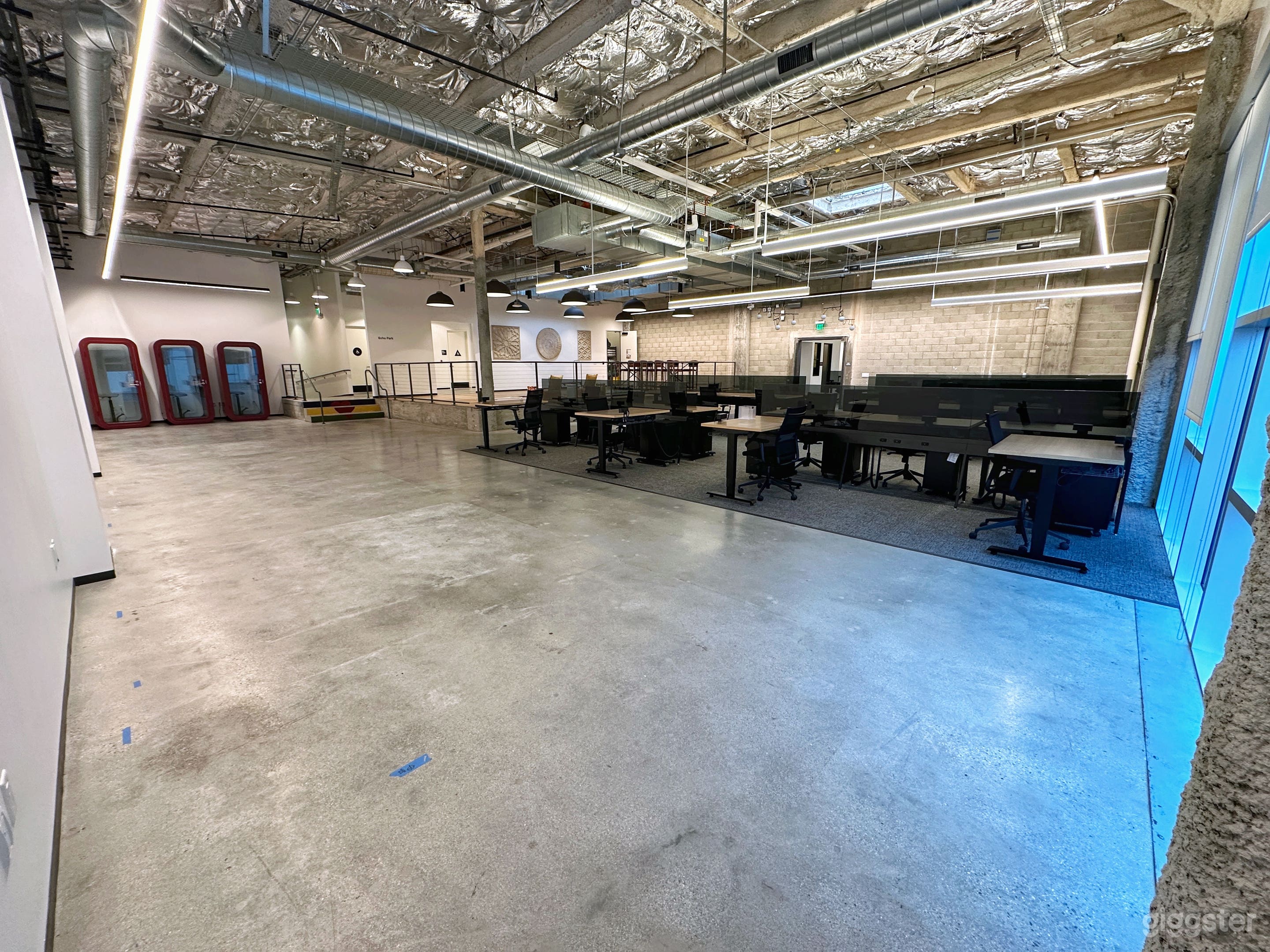 3rd Level Open Workspace - Industrial Chic Photo 4