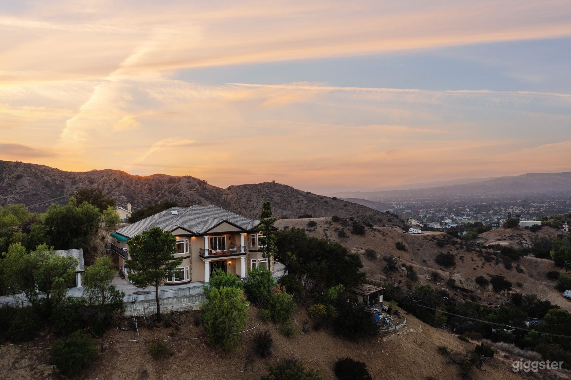 Crown Hill Mansion Views and Gated Private on 2acs Photo 1