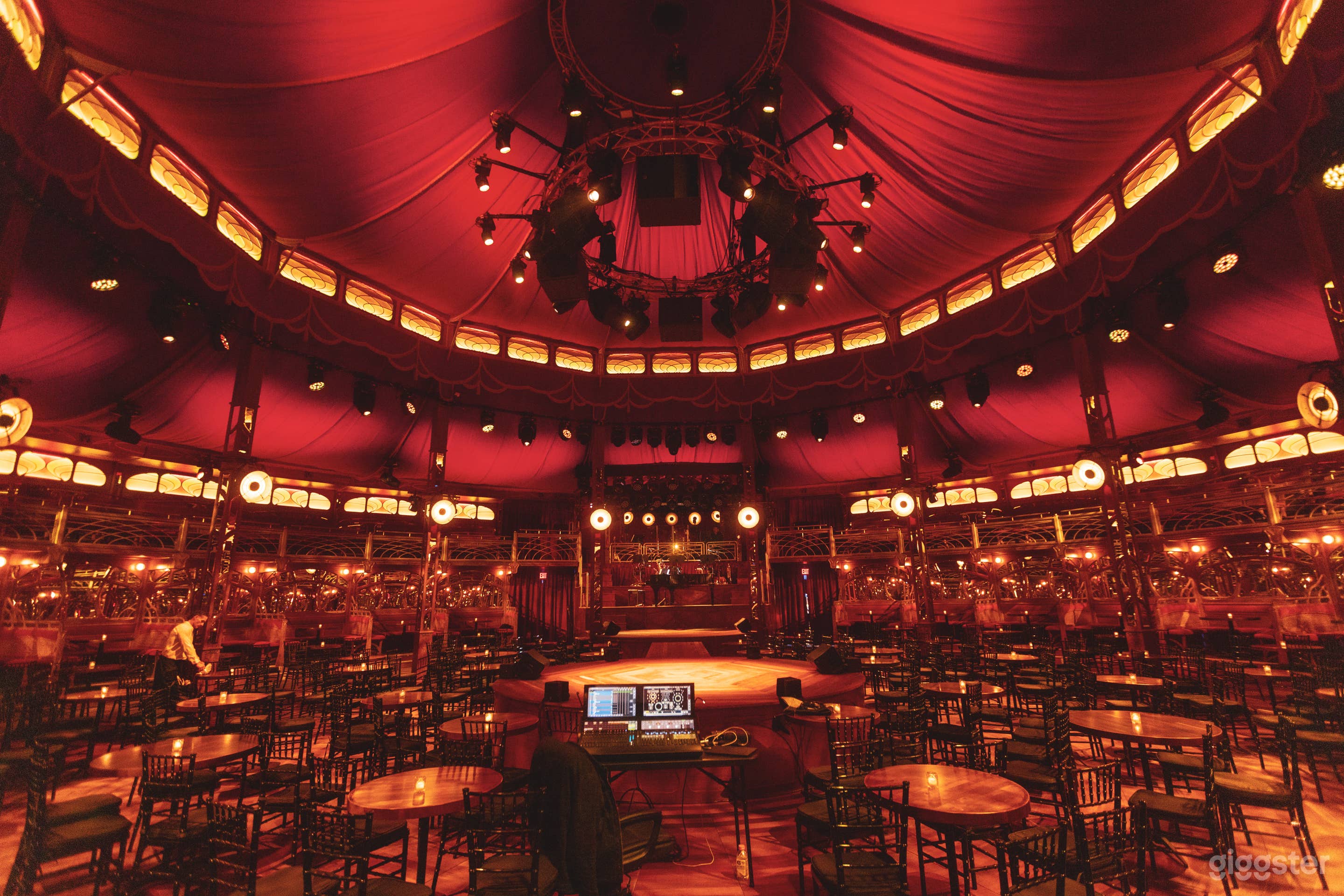 Elegant Vintage Theater -Old Hollywood Venue Photo 1