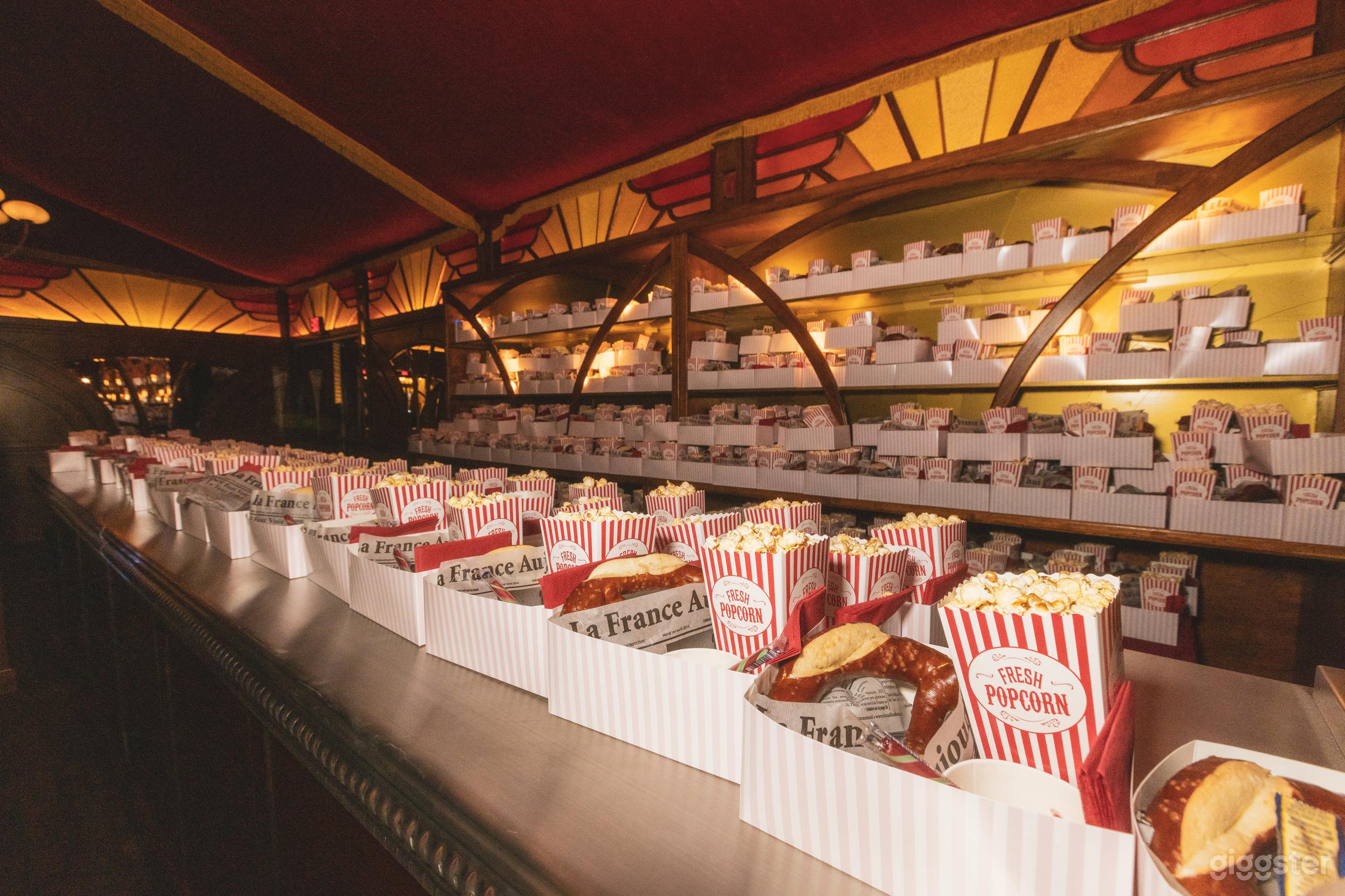 Elegant Vintage Theater -Old Hollywood Venue Photo 4