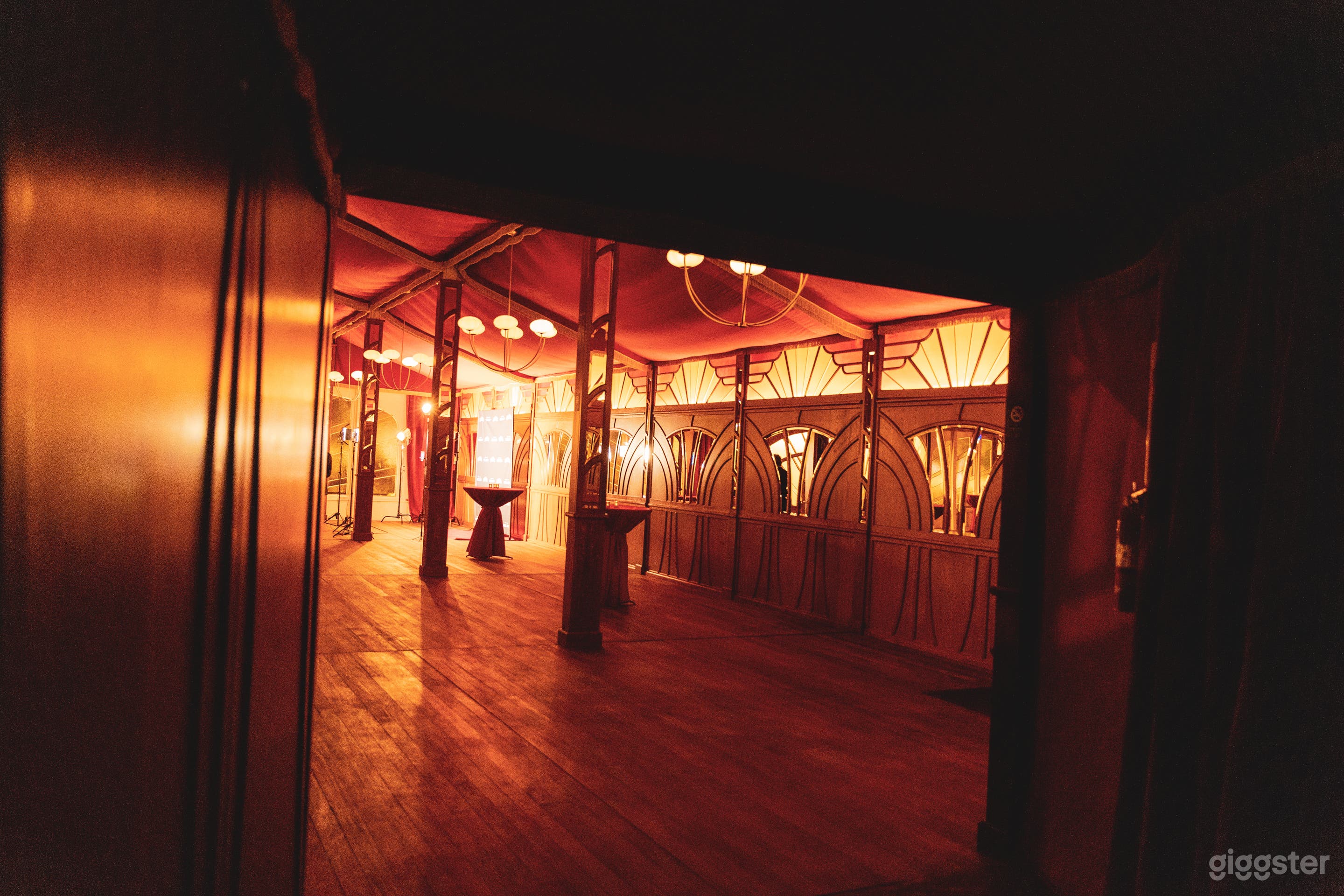 Elegant Vintage Theater -Old Hollywood Venue Photo 3