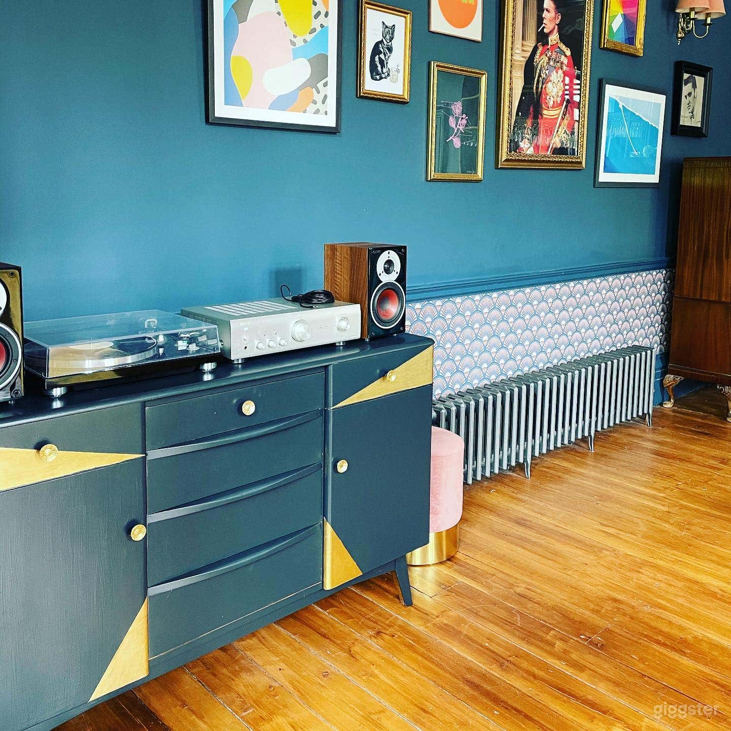 The Opulent lounge for Hangout  Photo 4