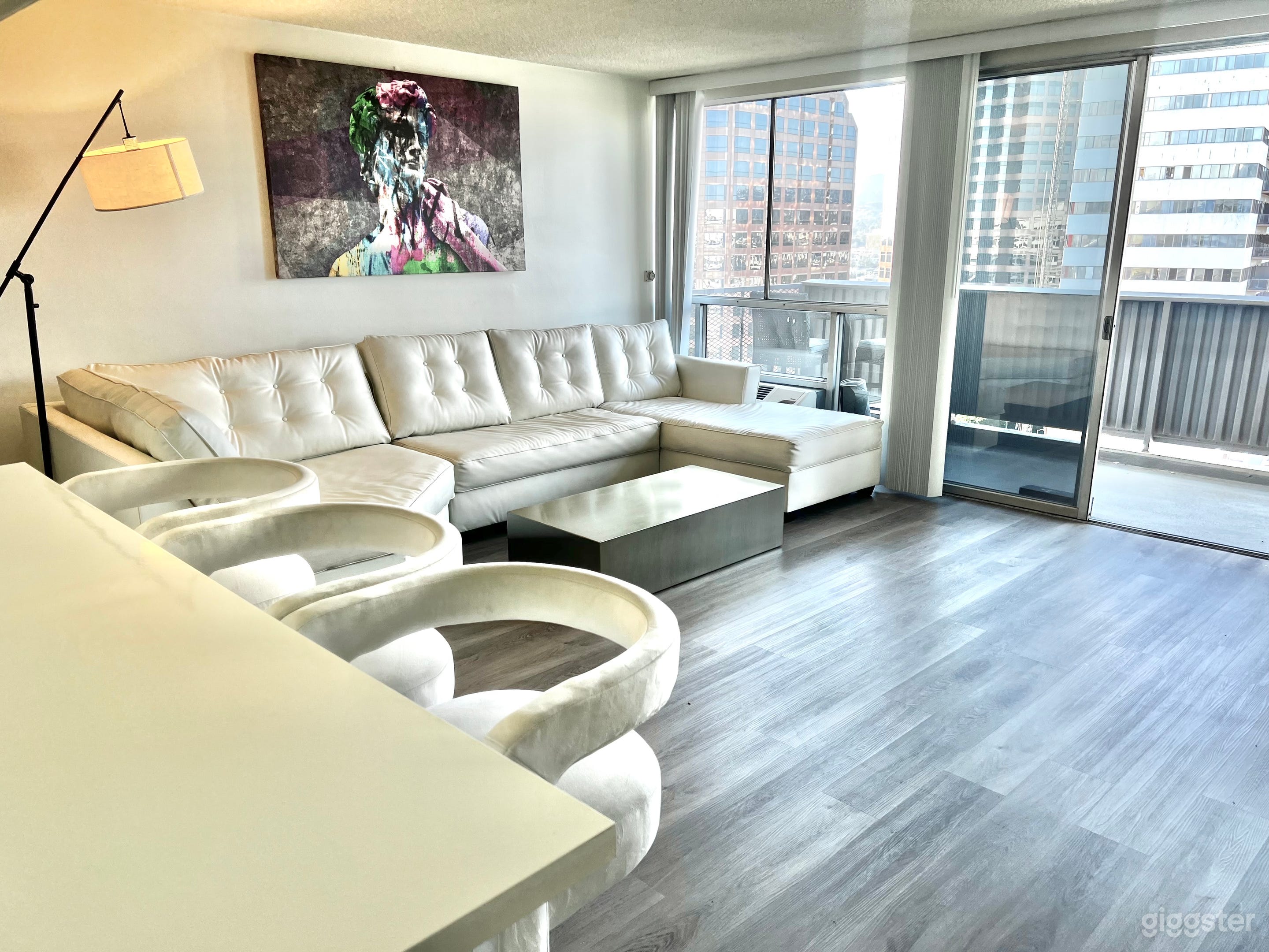 high rise Apartment in Brentwood Photo 4