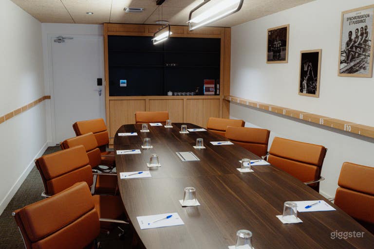  Mid-Century Modern Boardroom and Meeting Room 