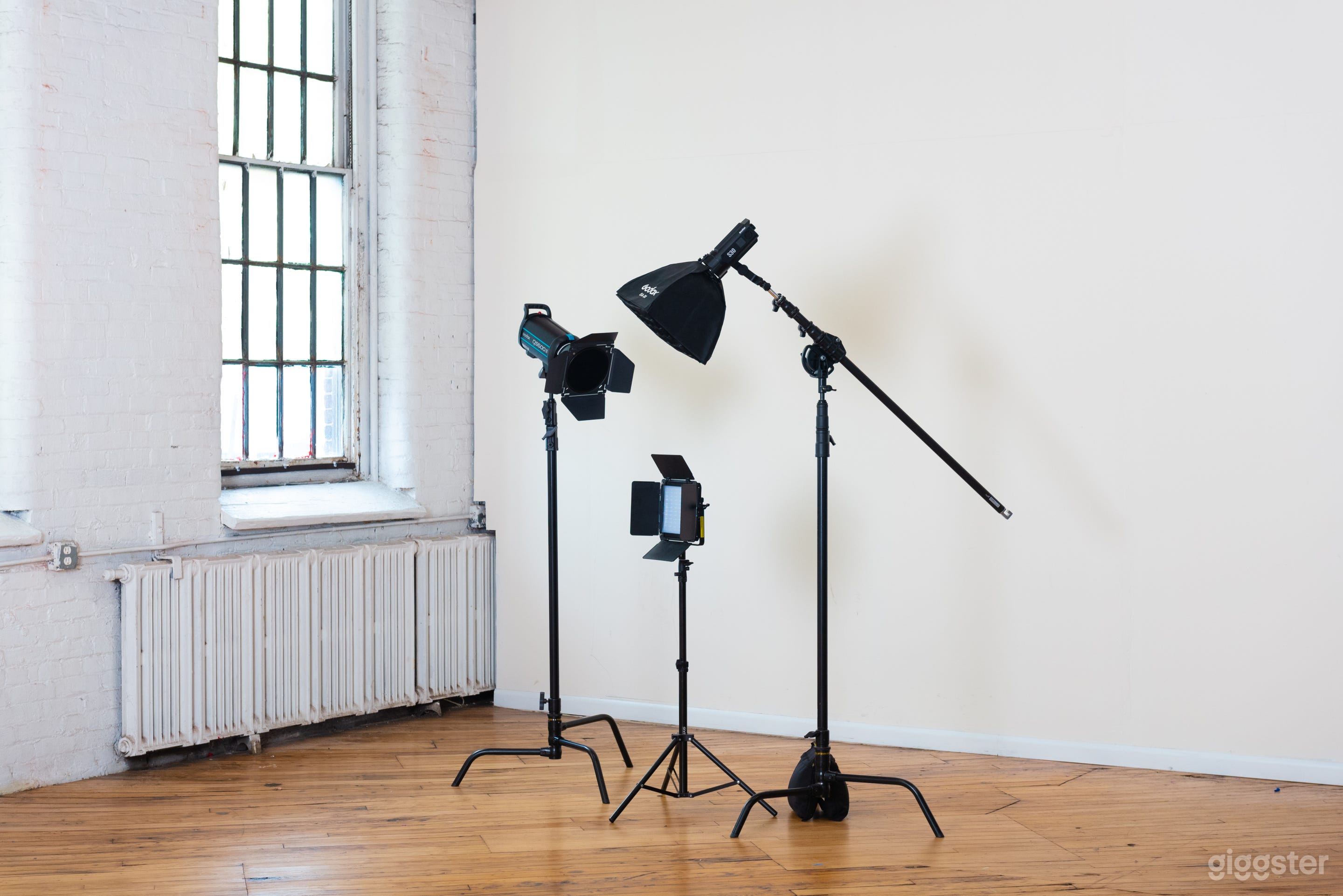 1,500sqft Fully Equipped Production Studio Photo 2