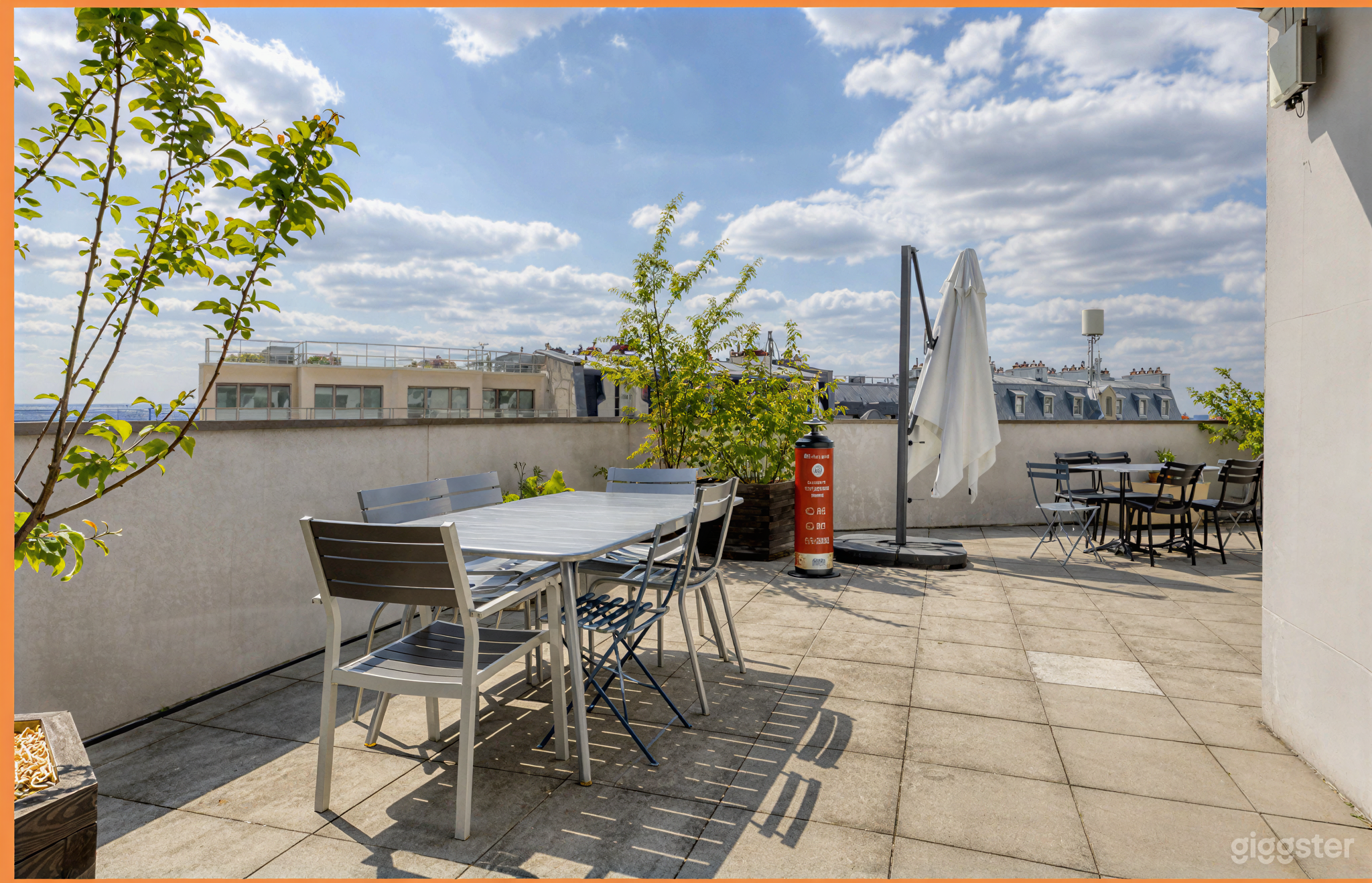 Photo de Exceptional Coworking Space & Offices with Rooftop 3