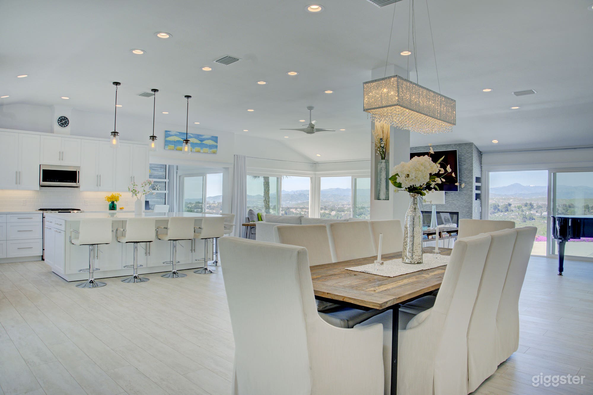 Contemporary Glass House Photo 4