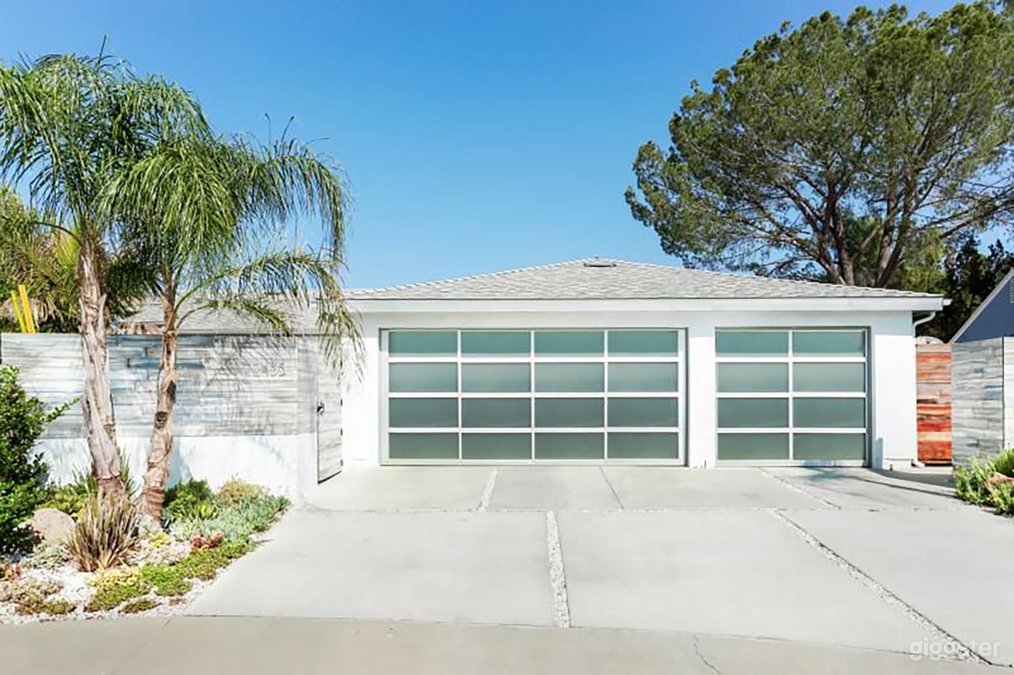 Contemporary Glass House Photo 1