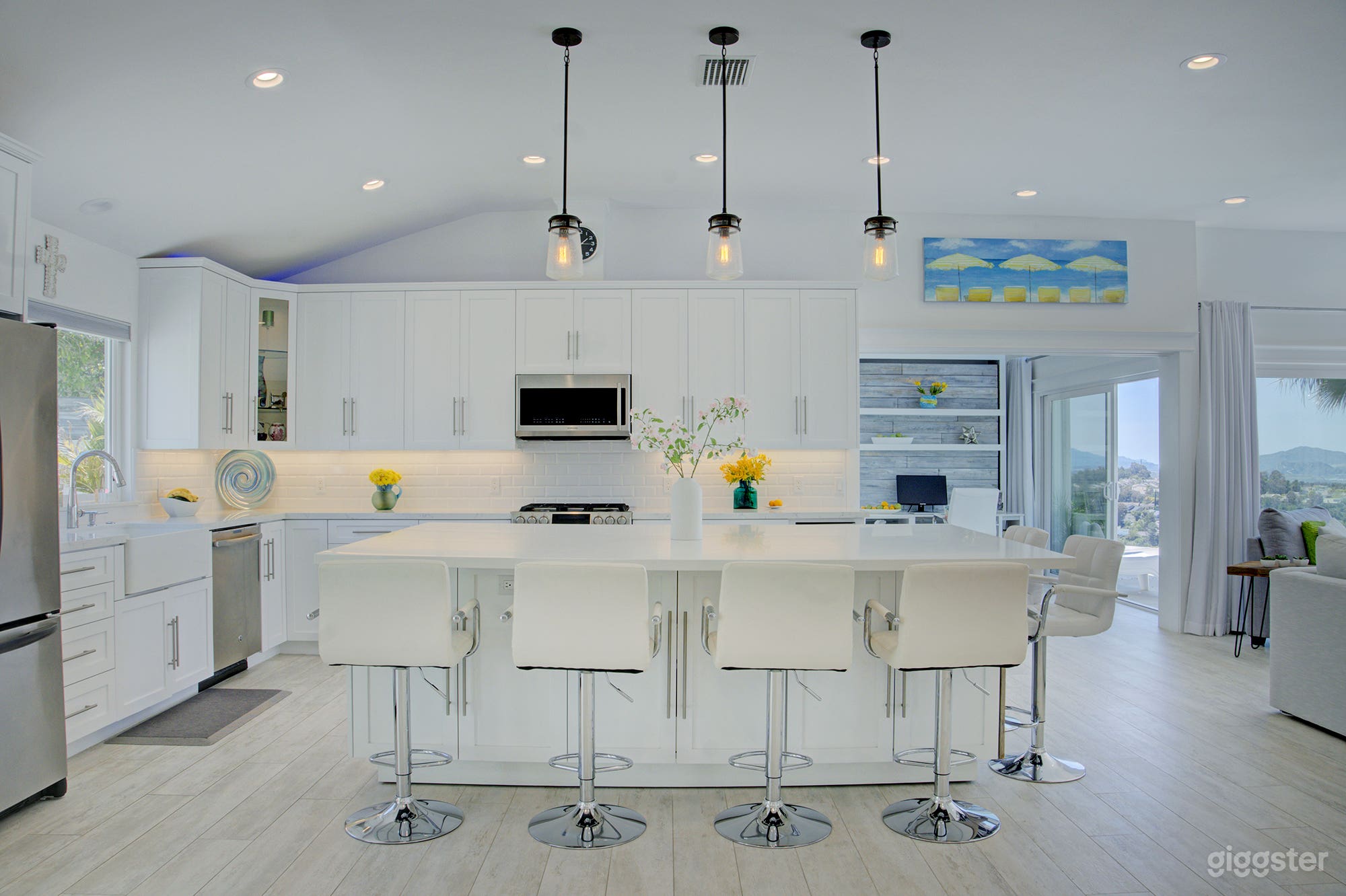 Contemporary Glass House Photo 2