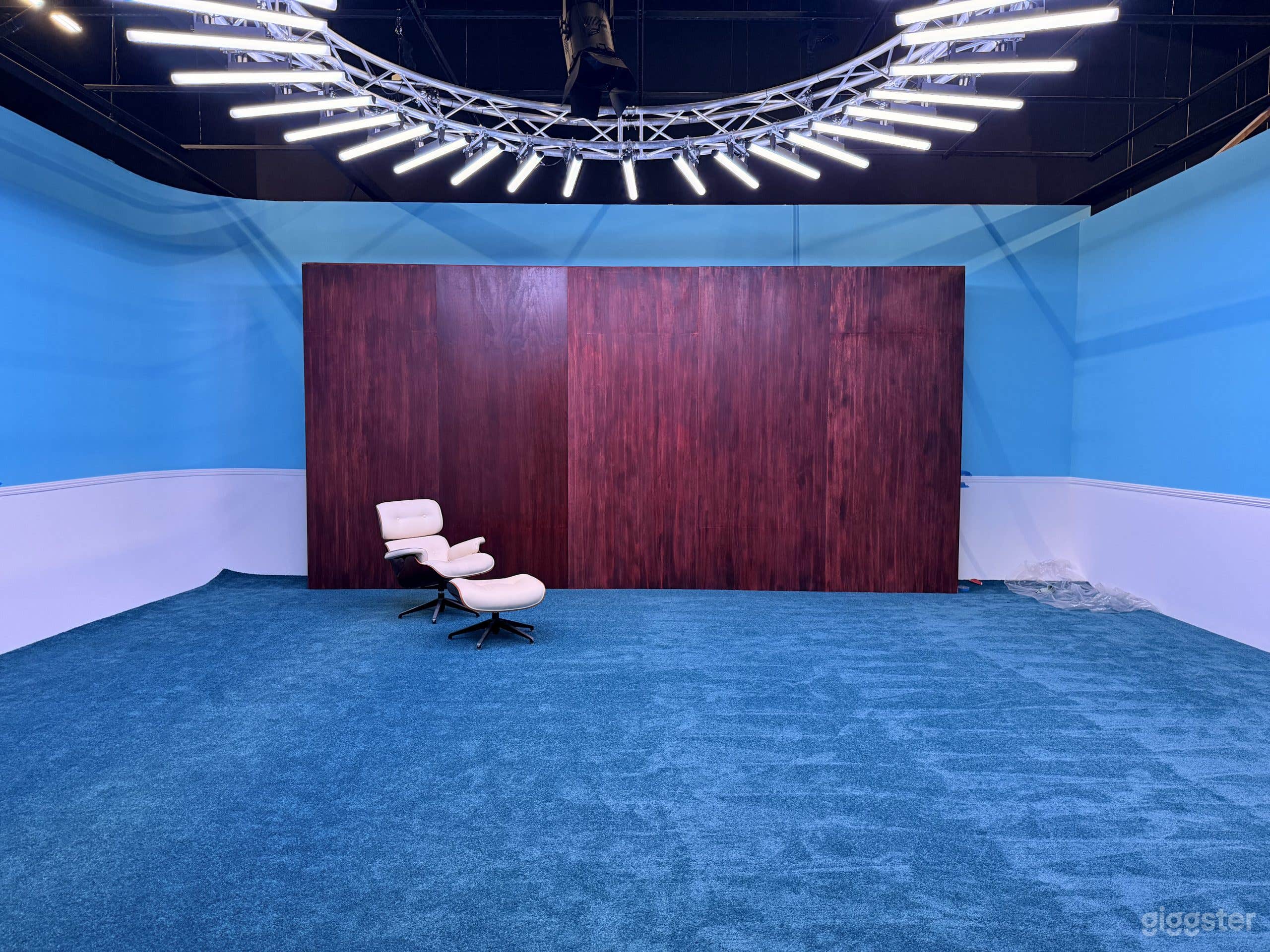 Matrix Box Stage Photo 2