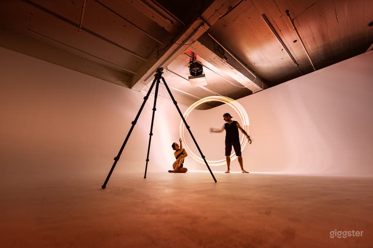  White Cyclo Plateau - photo/video/podcasts + RGB top light 