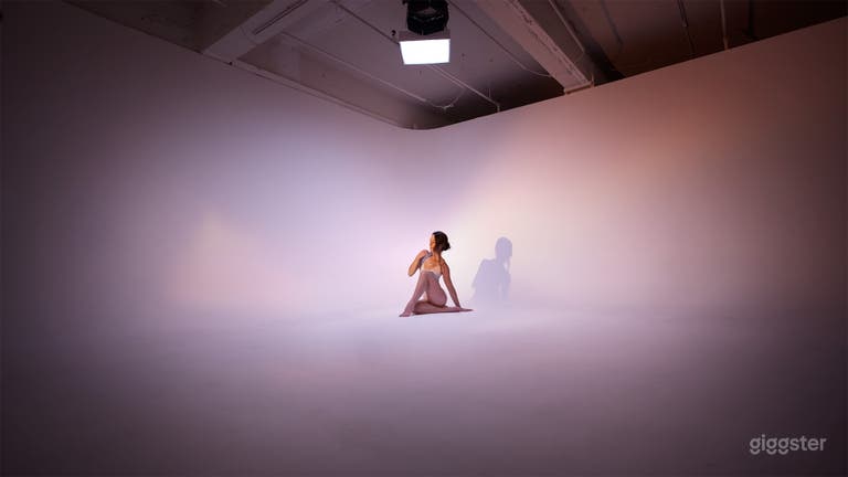  White Cyclo Plateau - photo/video/podcasts + RGB top light 