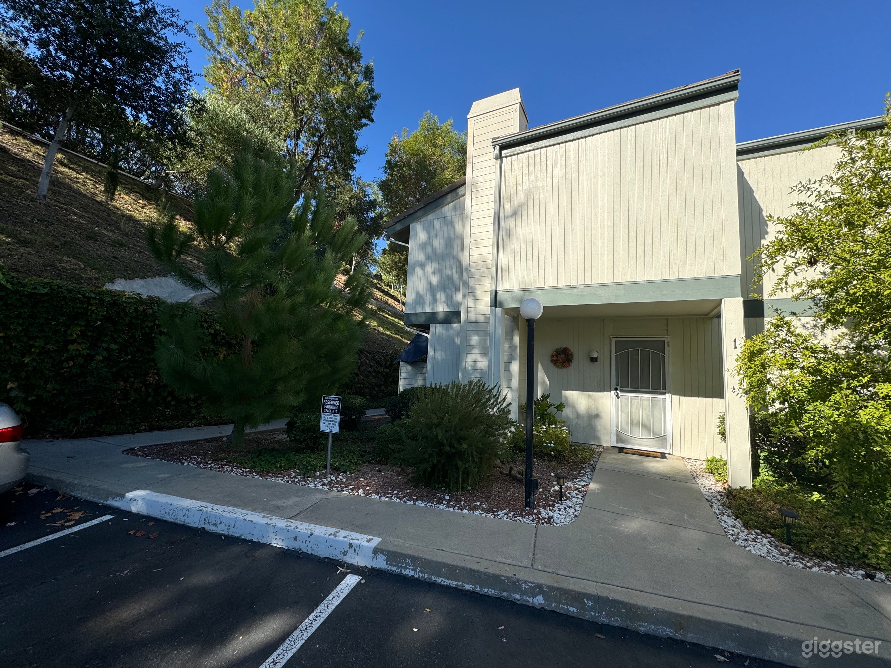 Perfect Empty Townhouse Available for Filming! Photo 1