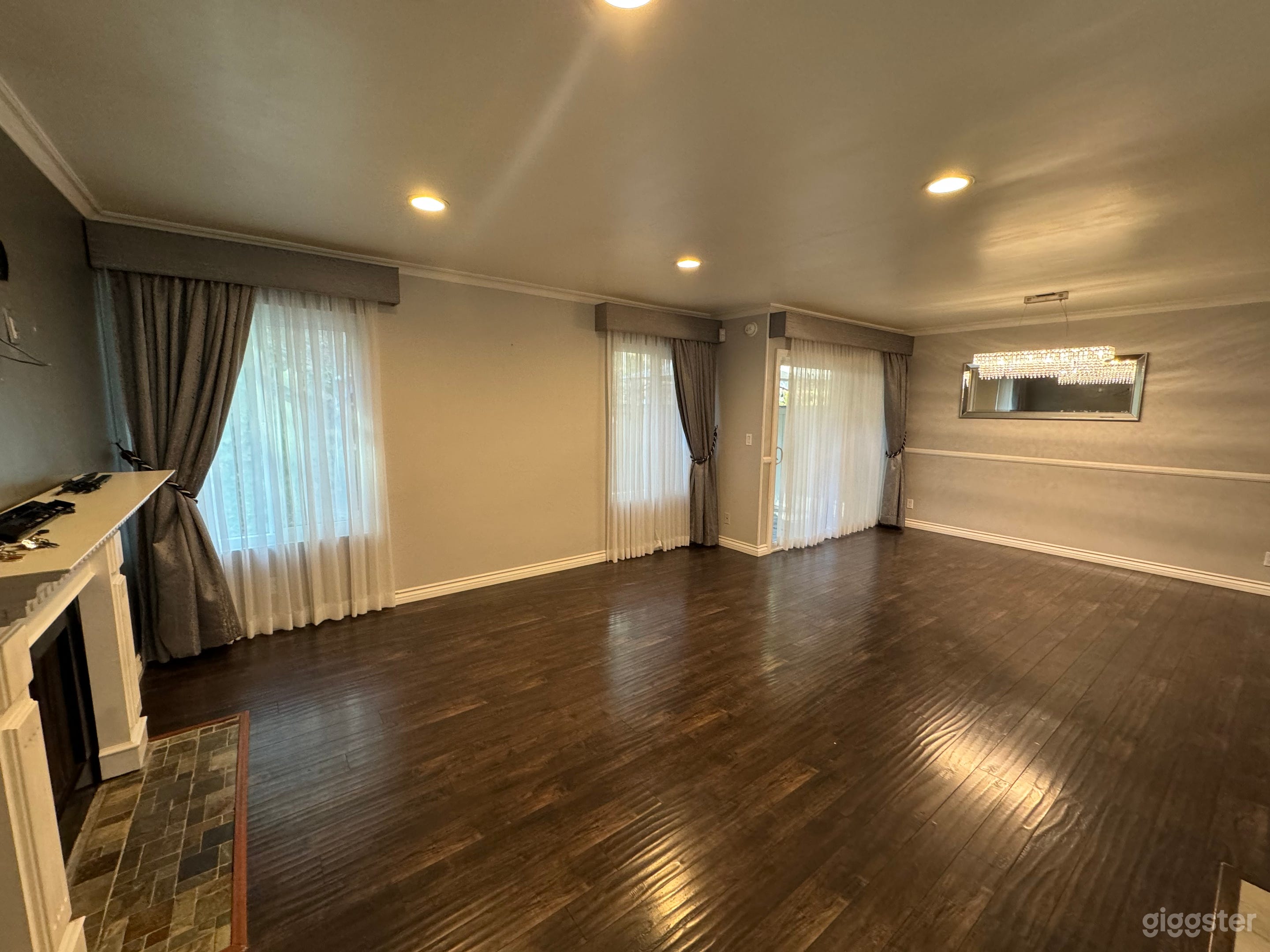 Perfect Empty Townhouse Available for Filming! Photo 2