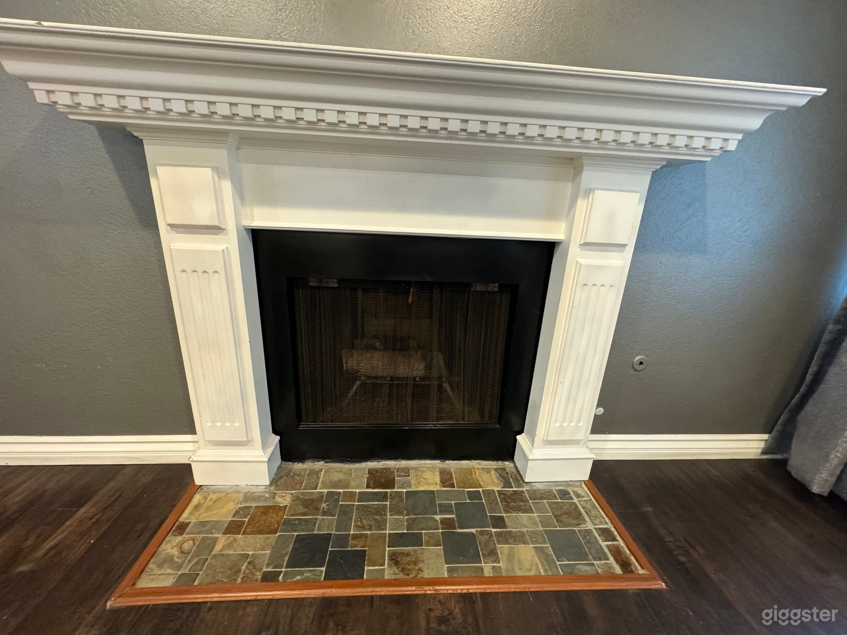 Perfect Empty Townhouse Available for Filming! Photo 4