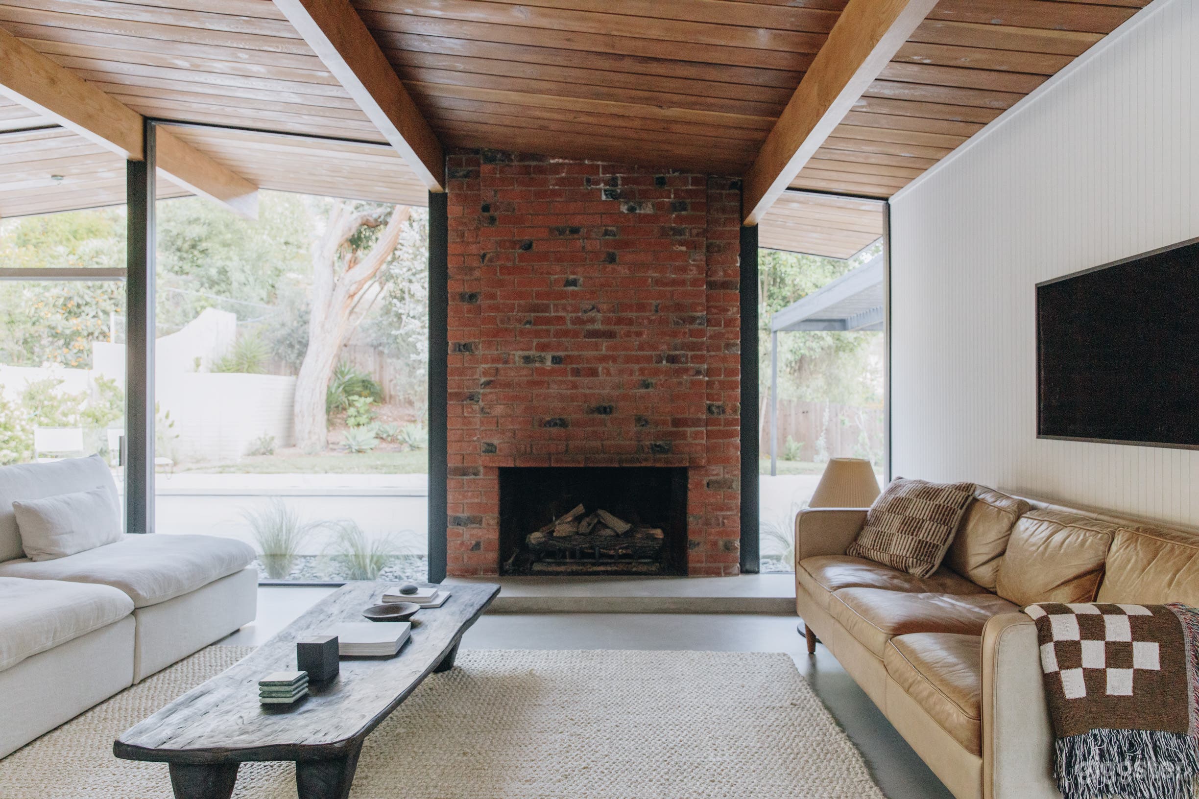 Mid Century Designer Home with Mountain Views Photo 3