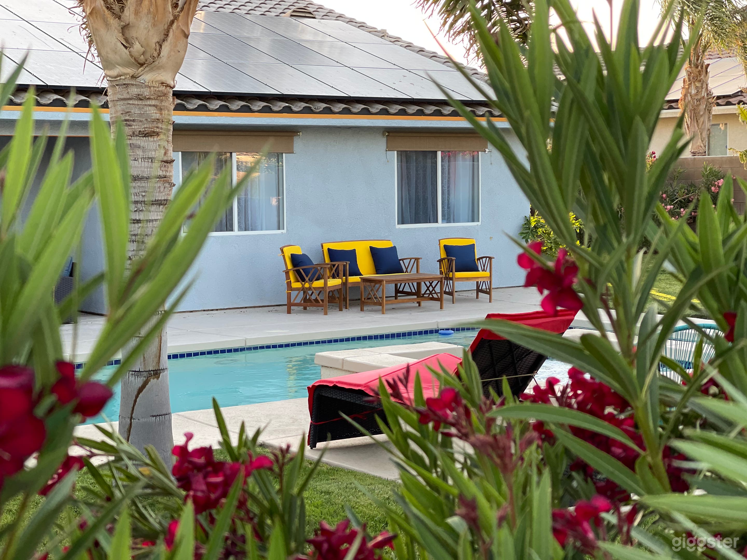 Midcentury modern 4 bed House + tropical backyard Photo 2