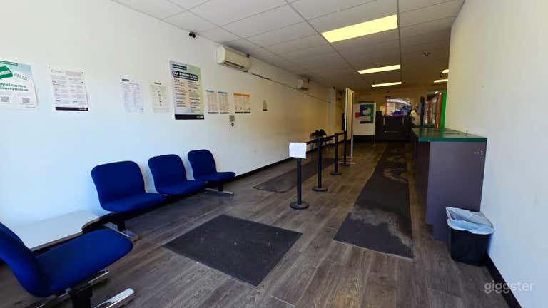  Large retail space, mix of open areas and two offices 