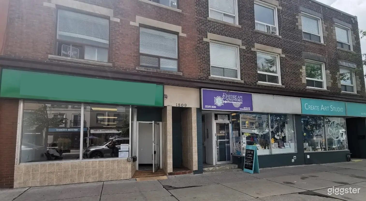 Large retail space, mix of open areas and two offices Photo 1