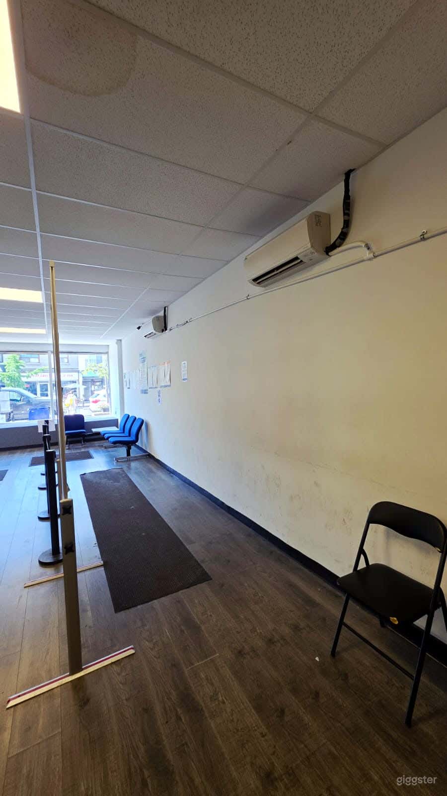 Large retail space, mix of open areas and two offices Photo 3