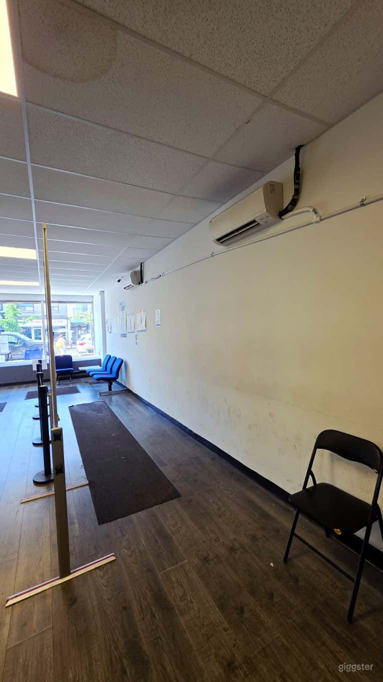  Large retail space, mix of open areas and two offices 