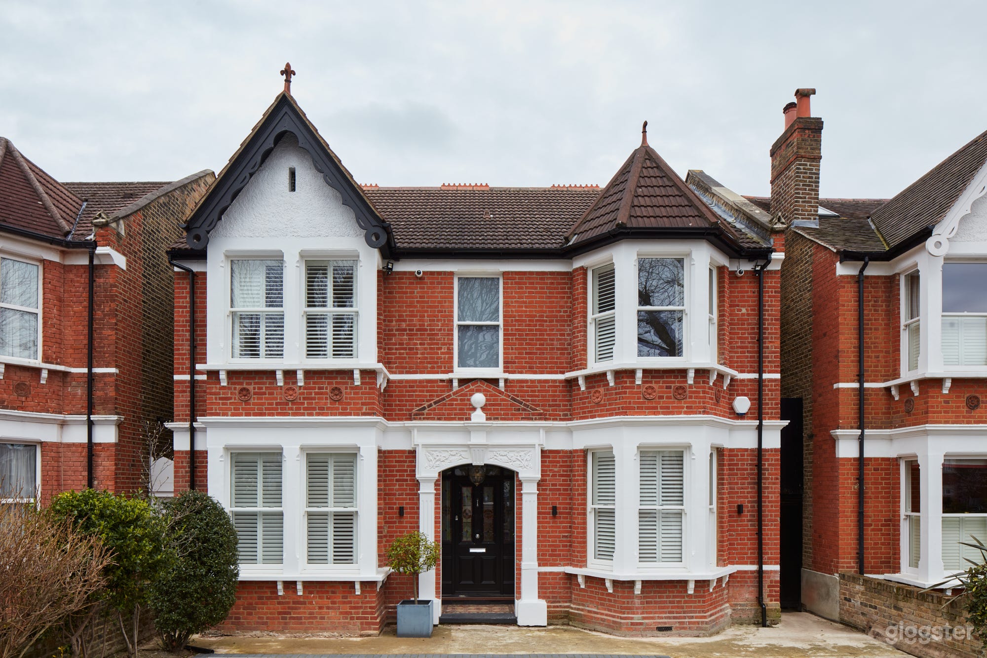 Detached House, Crittal Doors and Classic Kitchen Photo 3