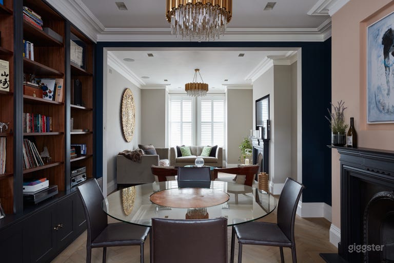  Detached House, Crittal Doors and Classic Kitchen 