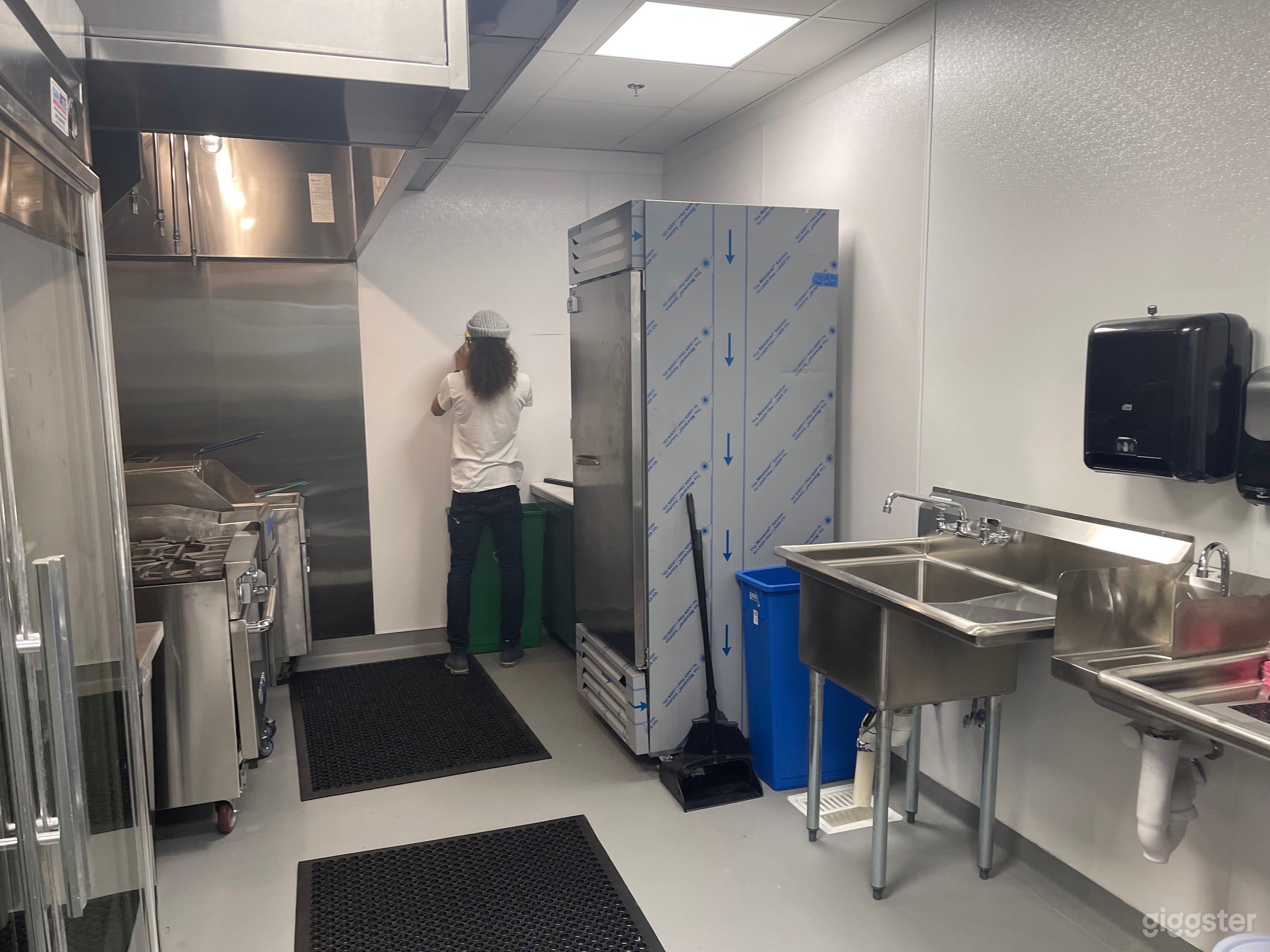 Fully Equipped Commercial Ghost Kitchen Photo 2