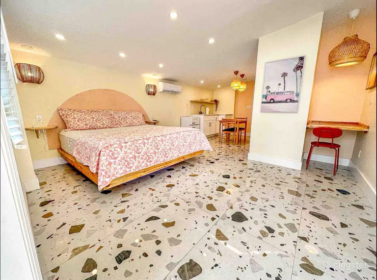  El espacio interior está disponible como complemento - con esta característica obtendrás un baño interior y espacio con aire acondicionado (se necesitará aviso con suficiente anticipación para confirmar disponibilidad). 